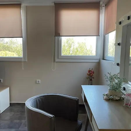 De La Alykes Apartment *